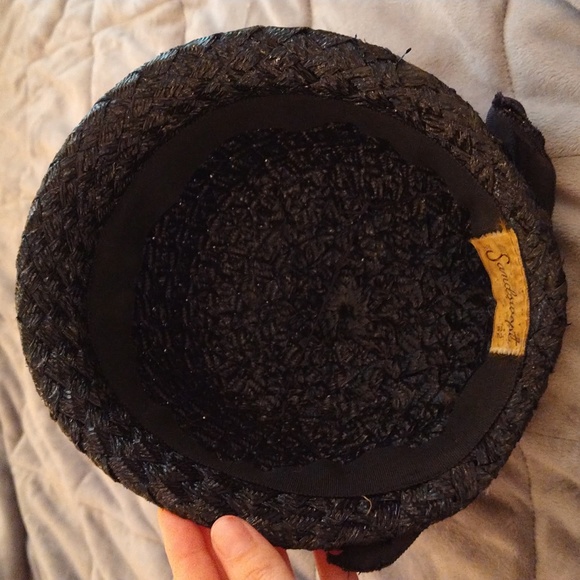 1920's Cloche with Bow Detail and Loops for Veil Attachment - Picture 3 of 5